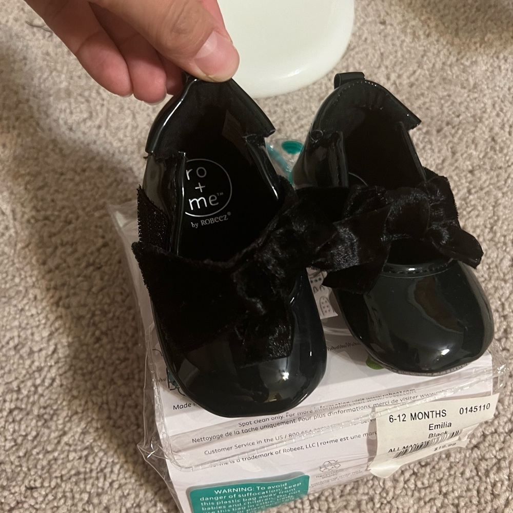 Back baby shoes 6-12 mo